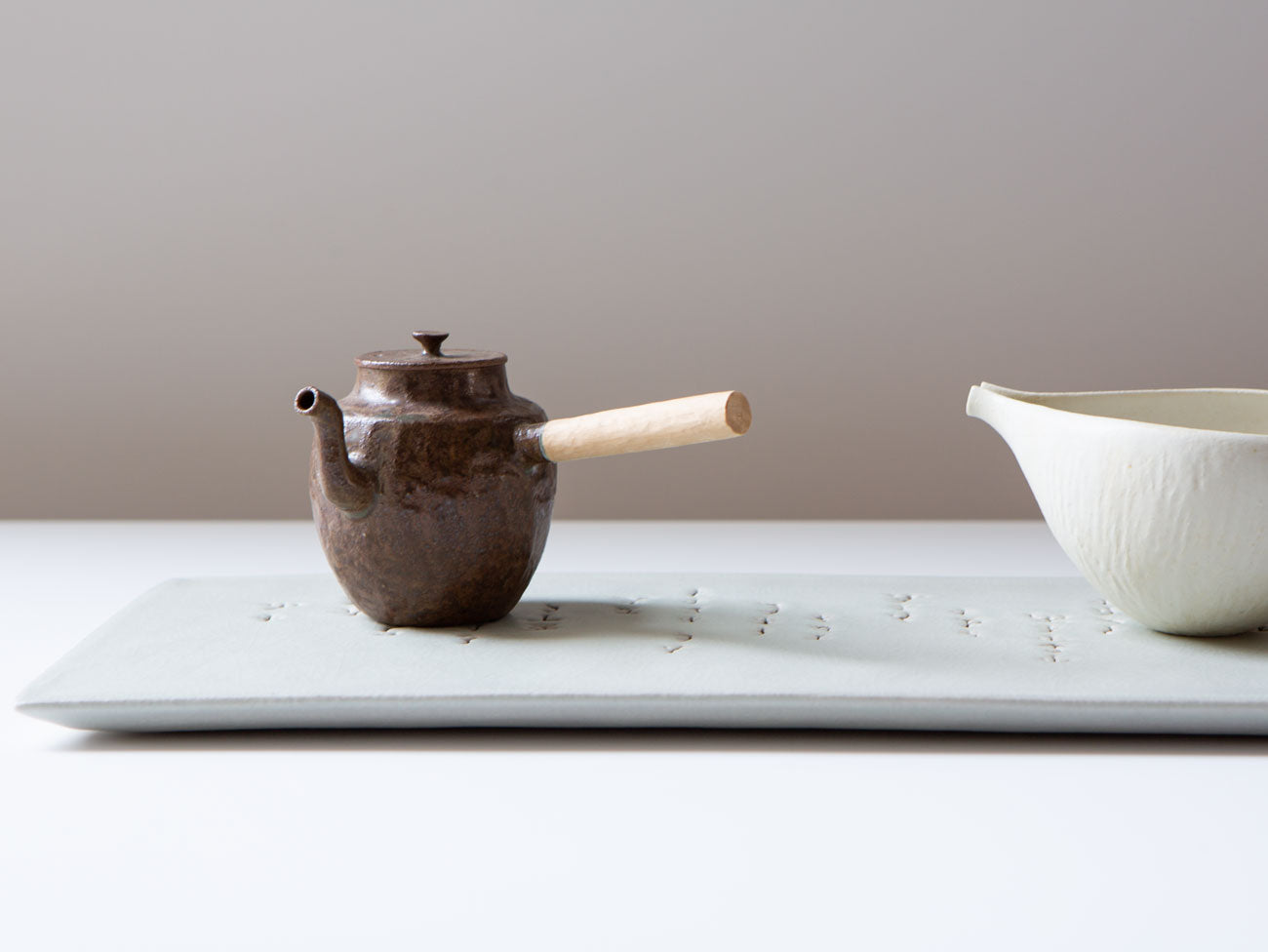 Oracle Tray in White, Medium